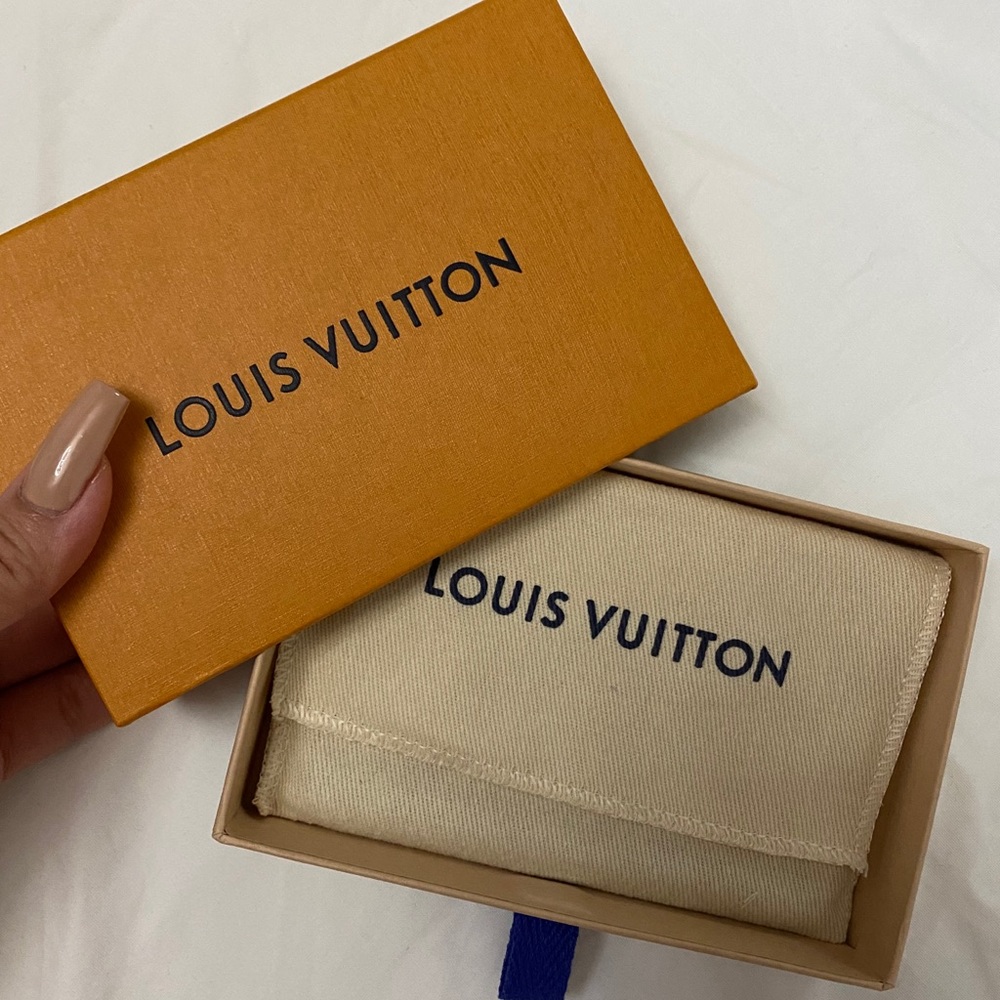 ❌SOLD❌LV Reverse Monogram Card Holder - Picture 8 of 9